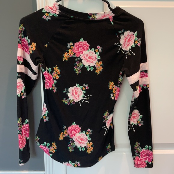 Flower top - Picture 2 of 2